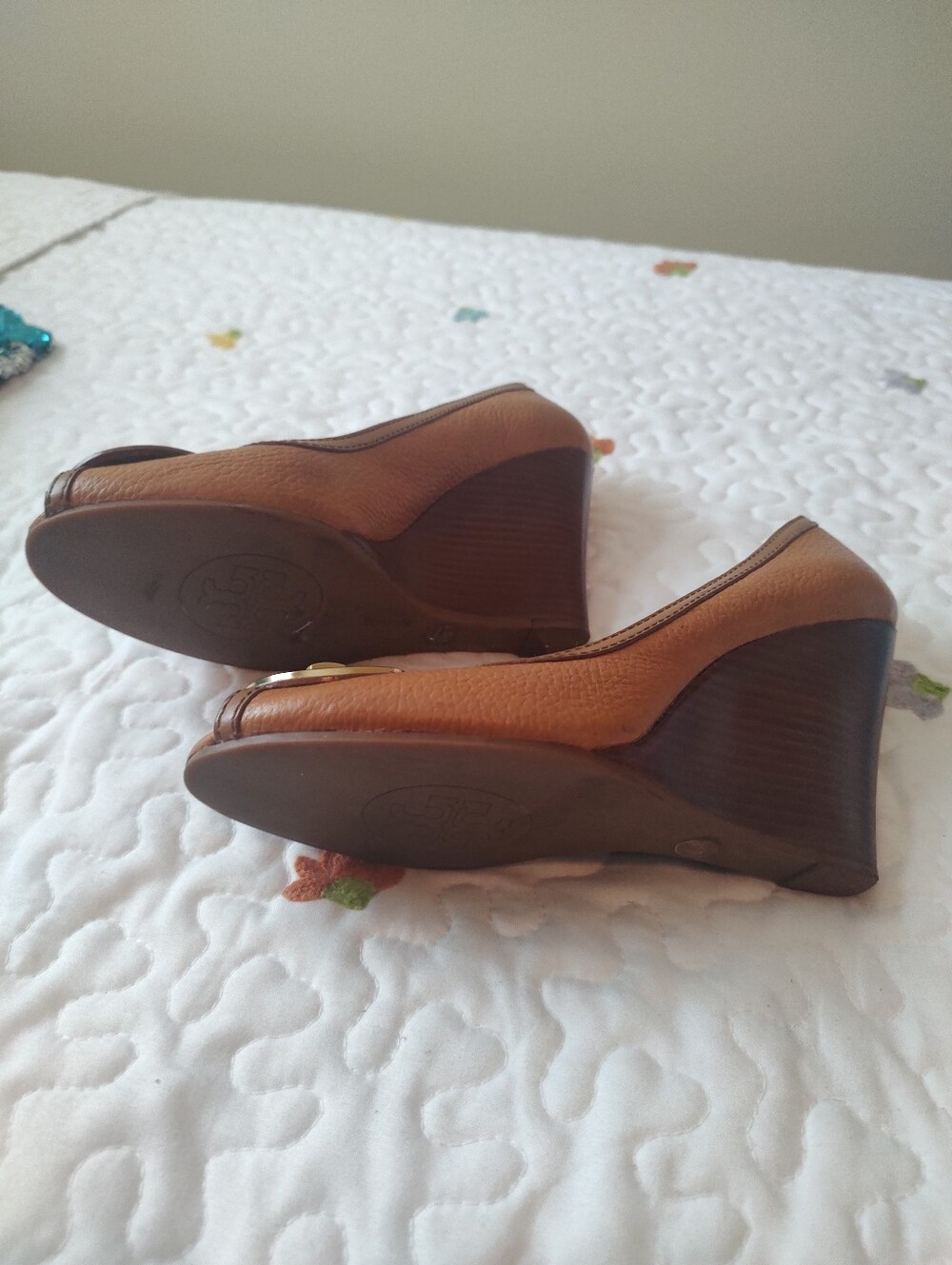 Tory Burch Brown Leather Peep-Toe Heels with Gold Medallion - Picture 5 of 7